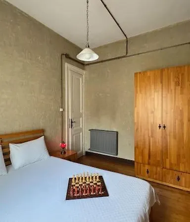Byzantine Architecture With Modern Decor Apartmán