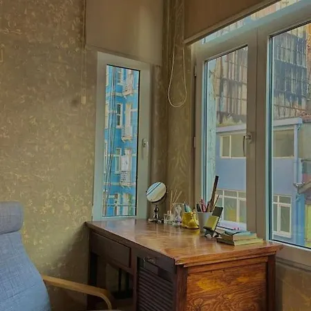Byzantine Architecture With Modern Decor Apartmán